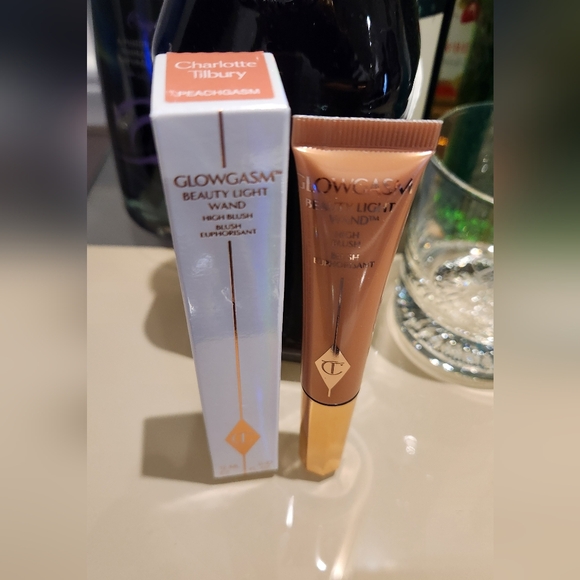 Charlotte Tilbury Other - Charlotte Tilbury Glowgasm Beauty Light Wand Blush